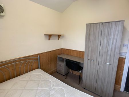 East Parade, Heworth - P2116 - Photo 3