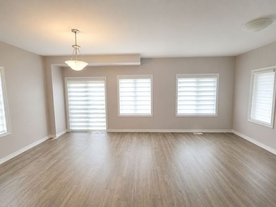 For Lease - 9 CAROLINE Street, Welland, Ontario - Photo 1