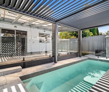 Modern 4 Bedroom Townhouse with Pool & Exceptional Outdoor Entertai... - Photo 5