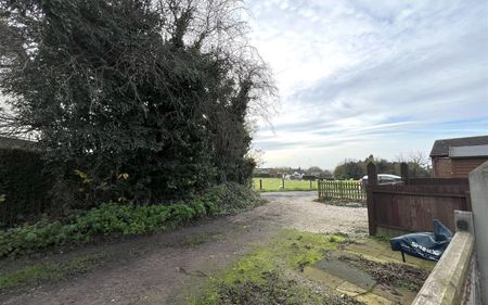 The Bank, Scholar Green - Photo 2