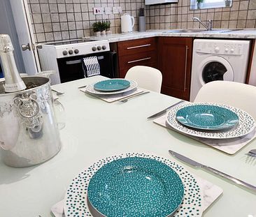 Newly Refurbished! Modern Rooms...🌟 Room 1 - Photo 6