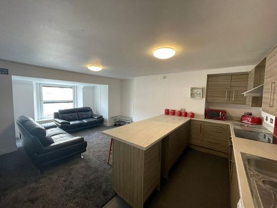 12 bedroom house share to rent - Photo 1