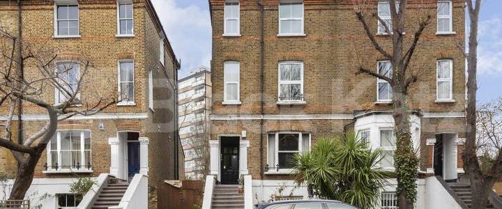 spacious and newly renovated 3 bedroom property within an period building - Photo 1