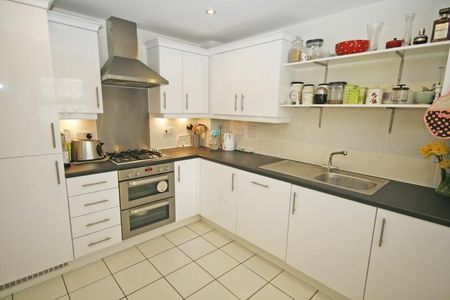 3 bedroom semi-detached house to rent - Photo 3