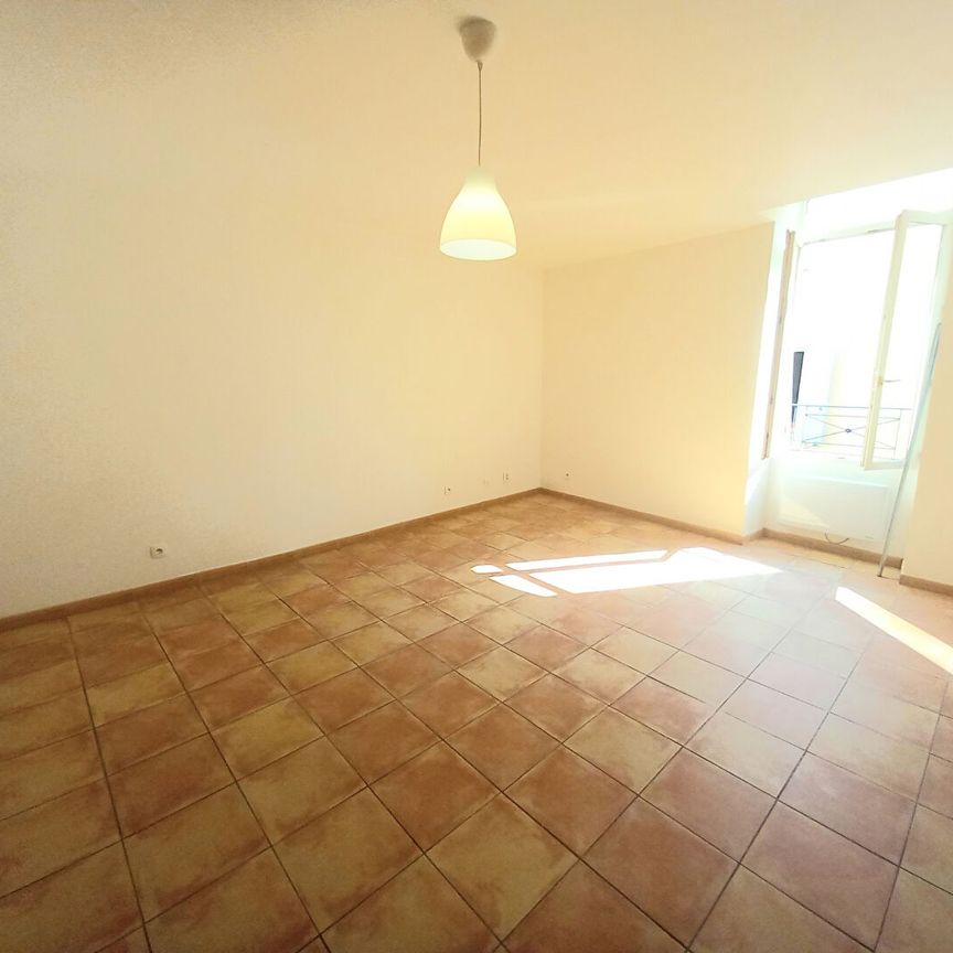 SAINT CHAMAS CENTRE VILLE APPARTEMENT T1, - Photo 1
