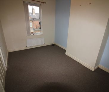 3 Bedroom Mid Terraced House - Photo 5