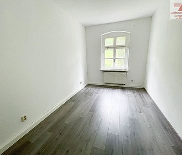 3-Raum-Wohnung in Schwarzenberg mit Einbauküche & neuen Fußböden - Photo 2