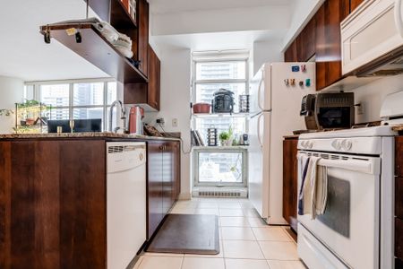 For Lease - 35 Mariner Terrace Unit# 1703, Toronto, Ontario - Photo 4