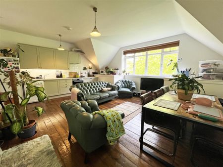 1 bedroom Flat to rent - Photo 4