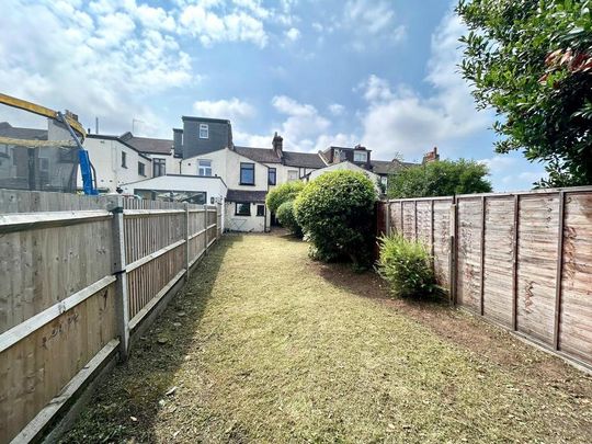 3 bedroom terraced house to rent - Photo 1