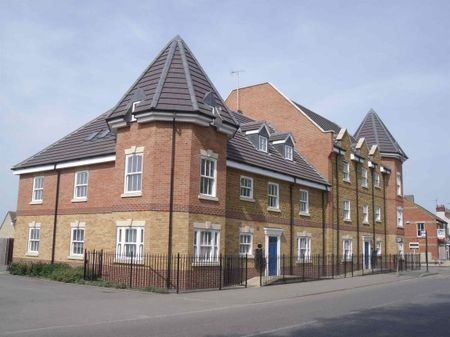 Northfield House, Wellingborough Road, Finedon, Northants, NN9 5JS - Photo 2