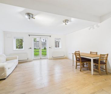 3 bedroom flat to rent - Photo 4