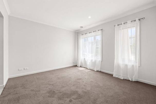 Charming Family Home in a Thriving Location - Photo 1