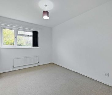 A ground floor flat is located less than a mile from Marlow High St... - Photo 6