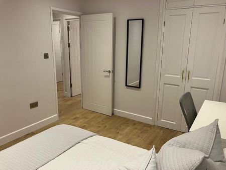 4 Bed Flat, Maurice House, SW9 - Photo 4