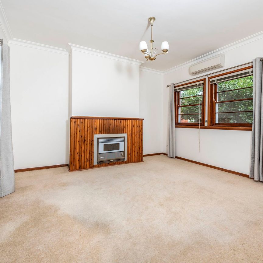 9 Frome Street, Narrabundah. - Photo 1