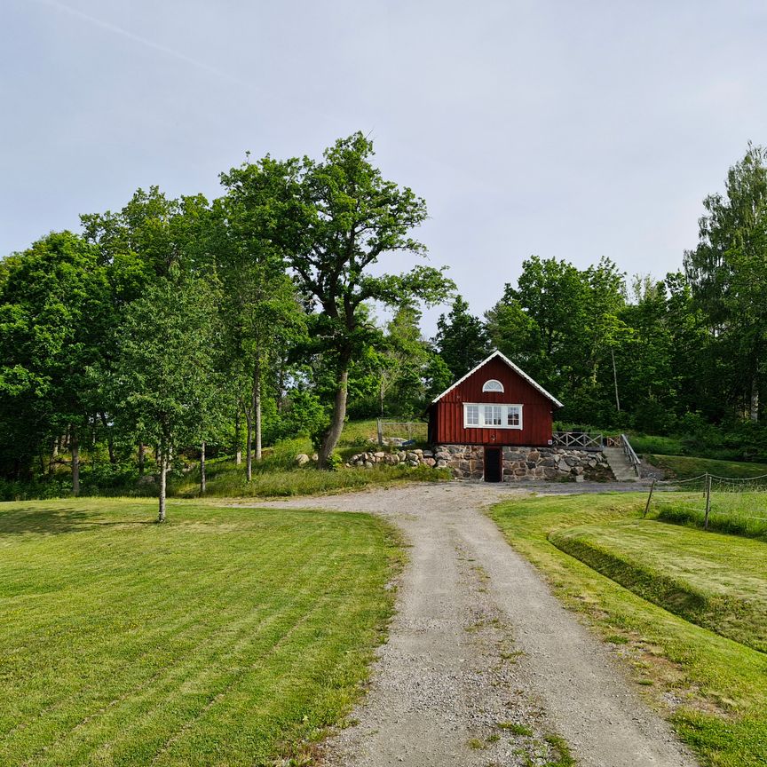 Tvärdala Ugglebo, Norrköping - Photo 1