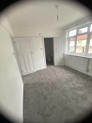 3 Bed End Terrace, Waite Davies Road, SE12 - Photo 1