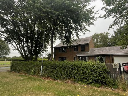 4 bedroom detached house to rent - Photo 5