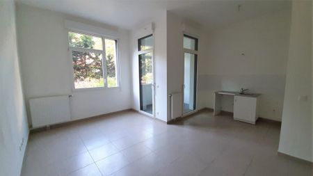 location Appartement T2 DE 44.8m² À VELIZY-VILLACOUBLAY - Photo 3