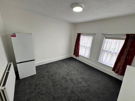 Room in a Shared Flat, London, IG1 - Photo 5