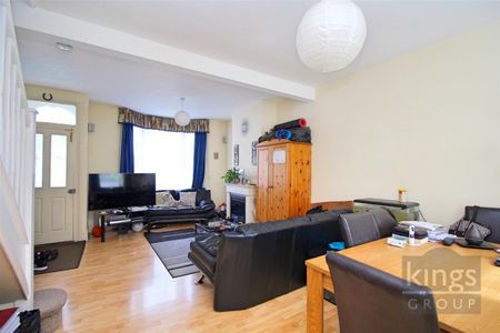 2 Bedroom House - Terraced To Let - Photo 4