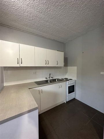 17/22 Mowatt Street, Queanbeyan - Photo 3