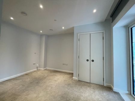 3 Bed Flat, Garden Lane, M3 - Photo 4