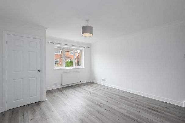 2 bedroom end of terrace house to rent - Photo 1