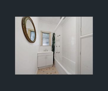 Blue-chip Location - Air-conditioned - Near New Bathroom - Private ... - Photo 2