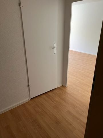 Altersfreundlich mit Aufzug! 1-Zimmer-Wohnung mit Balkon im EG - Photo 4