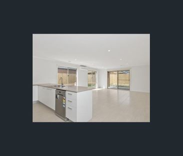 4-Bedroom Home: Perfect Blend of Luxury and Convenience - Photo 4