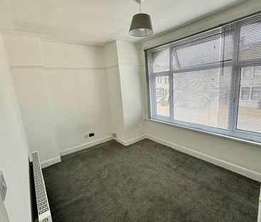 3 Bed Flat, Wellesley Road, IG1 - Photo 5