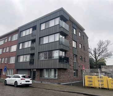 Lichtrijk appartement met 2 slaapkamers, ingerichte keuken en fiets... - Photo 1