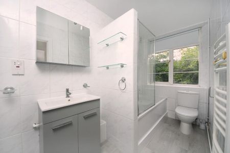 3 bedroom flat to rent - Photo 5