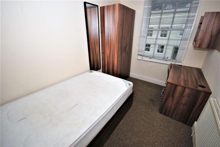 5 bedroom flat to rent - Photo 3