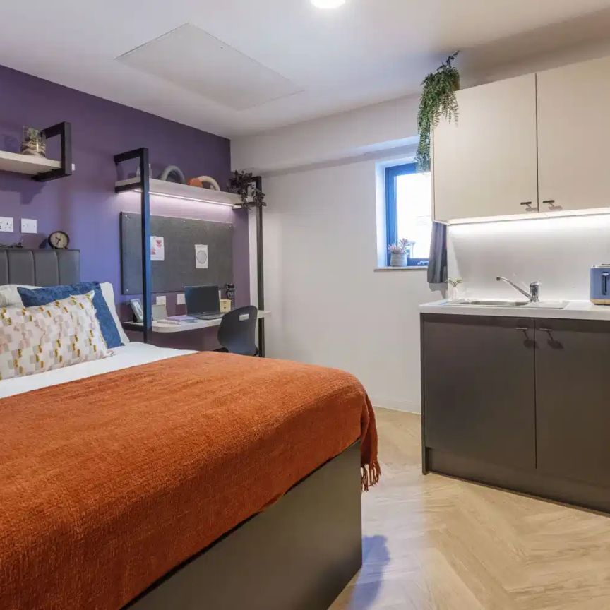 Platinum Studio - Photo 1