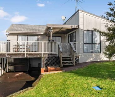 Sunny 3 Bedroom Home in Totara Vale – Great Location - Photo 4