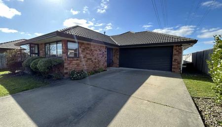 Picturesque on Pacific Drive! - Photo 2