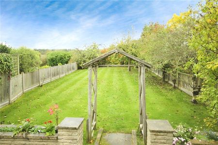 1 bedroom semi-detached house to rent - Photo 2