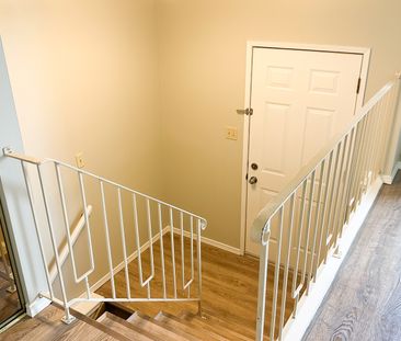 Main Floor Bowness Duplex: Utilities Included. - Photo 6