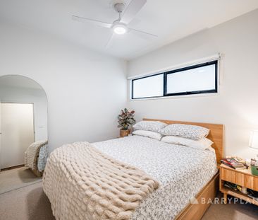 Modern 2-Bedroom Apartment in Prime Kensington Location - UNFURNISHED - Photo 3