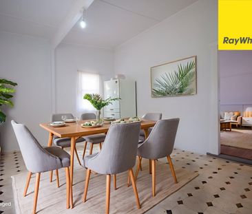 WELL PRESENTED THREE BEDROOM FAMILY HOME - Photo 3