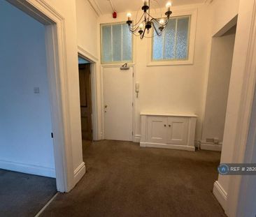 3 bedroom flat to rent - Photo 2