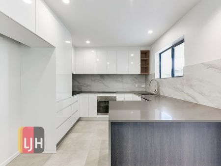 LUXURY TWO BEDROOM UNIT IN BOUTIQUE COMPLEX - Photo 5