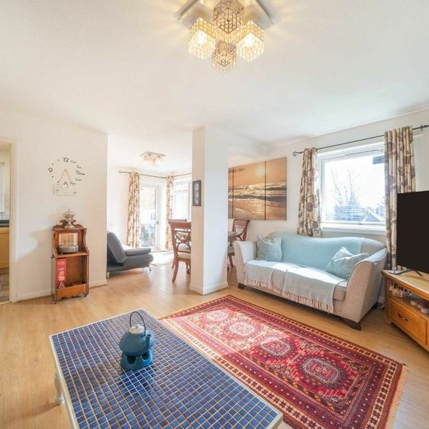 Friern Park - Photo 1