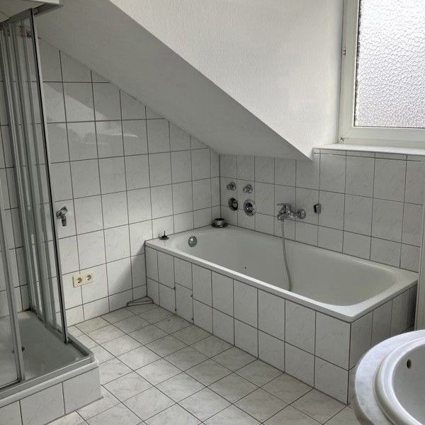 Schicke 4 Zimmerwohnung mit Tageslichtbad ohne Balkon - Foto 1