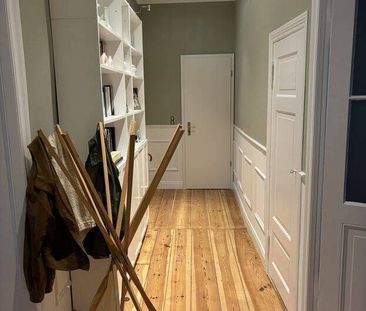 Teilmöbliert und komplett neu sanierte 3,5-Zimmer Altbau-Wohnung in... - Foto 1