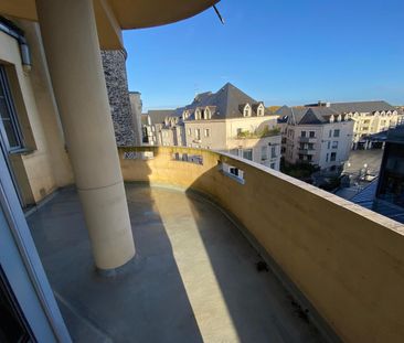 A LOUER ANGERS CENTRE VILLE - T2 AU 3EME ETAGE - SALON ... - Photo 1