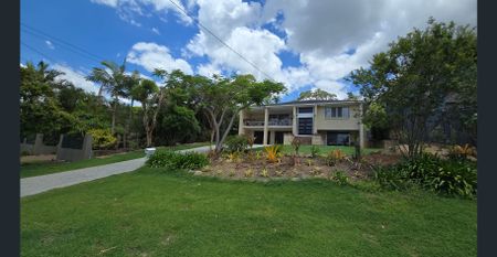 SPACIOUS FAMILY HOME IN PRIME KENMORE LOCATION - Photo 5